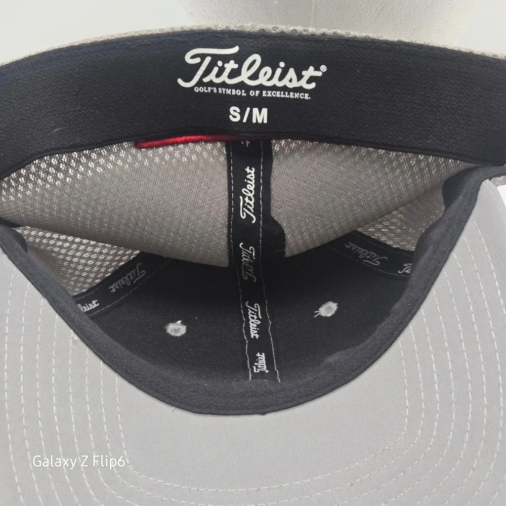 Titleist Golf Hat Gray Red Mesh Back Stretch Fit Pro V1 FJ Logo Cap Mens S/M